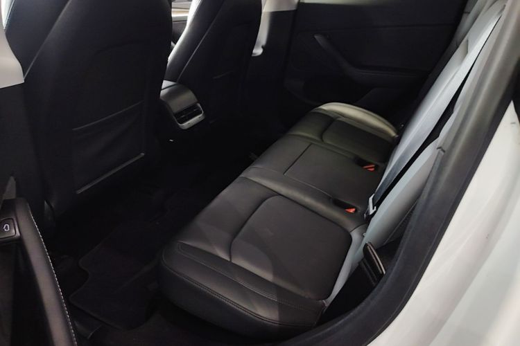 Tesla Model Y 2021 #17 Tesla Model Y 2021 car image #17