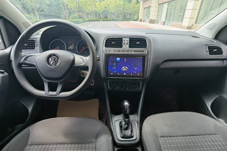 Volkswagen Polo 2015 #10 Volkswagen Polo 2015 car image #10