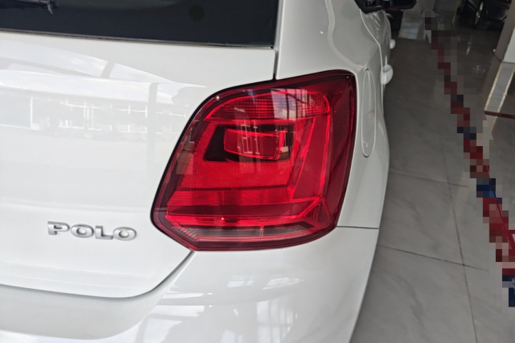 Volkswagen Polo 2015 car image #8
