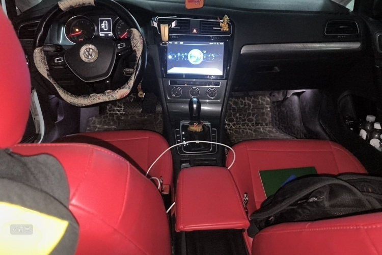 Volkswagen Golf 2018 car image #11