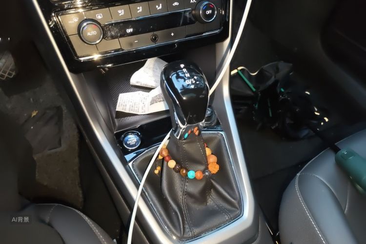 Volkswagen T-Cross 2019 car image #16