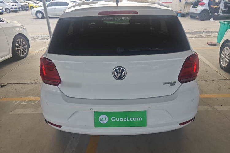 Volkswagen Polo 2015 car image #6