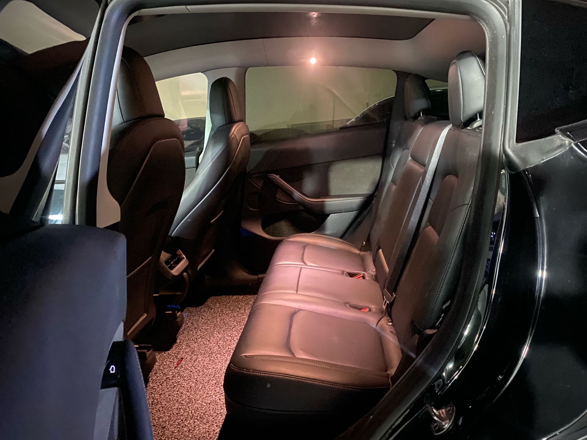 Tesla Model Y 2022 #5 Tesla Model Y 2022 car image #5