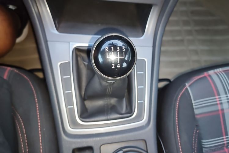 Volkswagen Golf 2016 car image #14