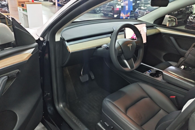 Tesla Model Y 2023 #12 Tesla Model Y 2023 car image #12