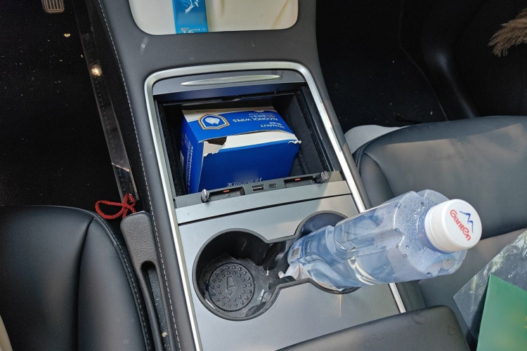 Tesla Model Y 2022 car image #18