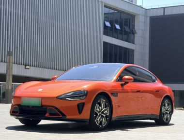 MI SU7 2025 immagine di auto 