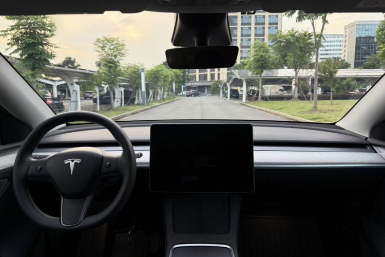 Tesla Model Y 2023 #11 Tesla Model Y 2023 car image #11