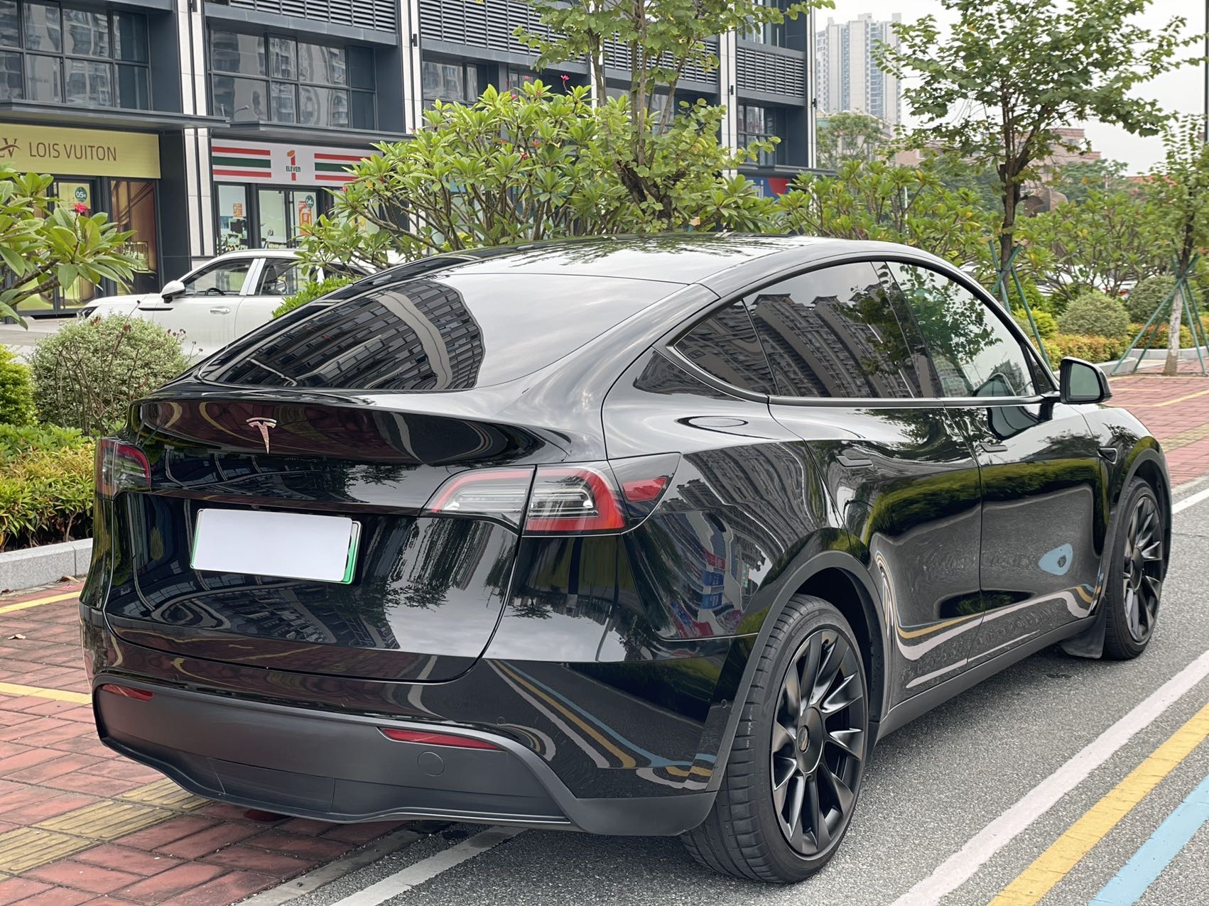 Tesla Model Y 2021 #9 Tesla Model Y 2021 car image #9
