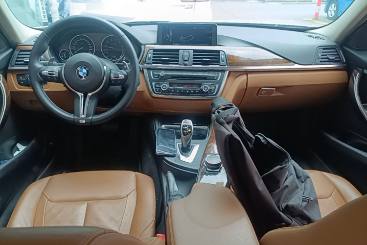 BMW 3 Series 2015 car image #17