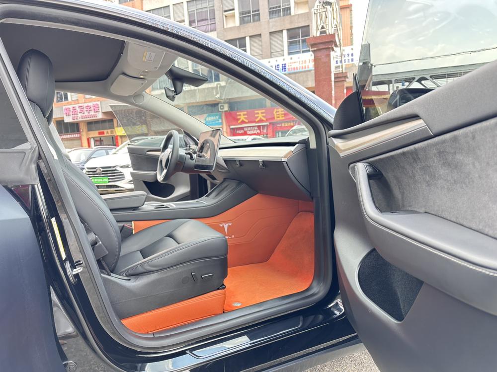 Tesla Model Y 2021 car image #21