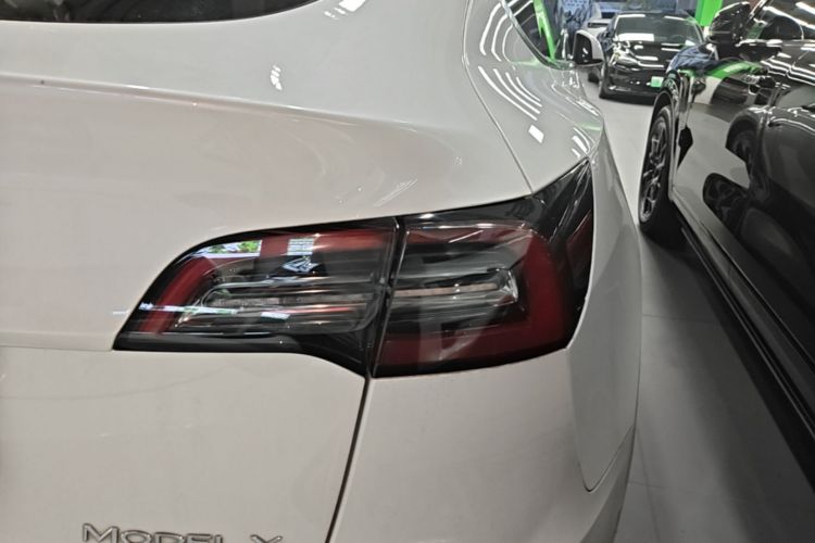 Tesla Model Y 2023 #8 Tesla Model Y 2023 car image #8