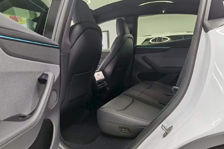 Tesla Model Y 2026 car image #8