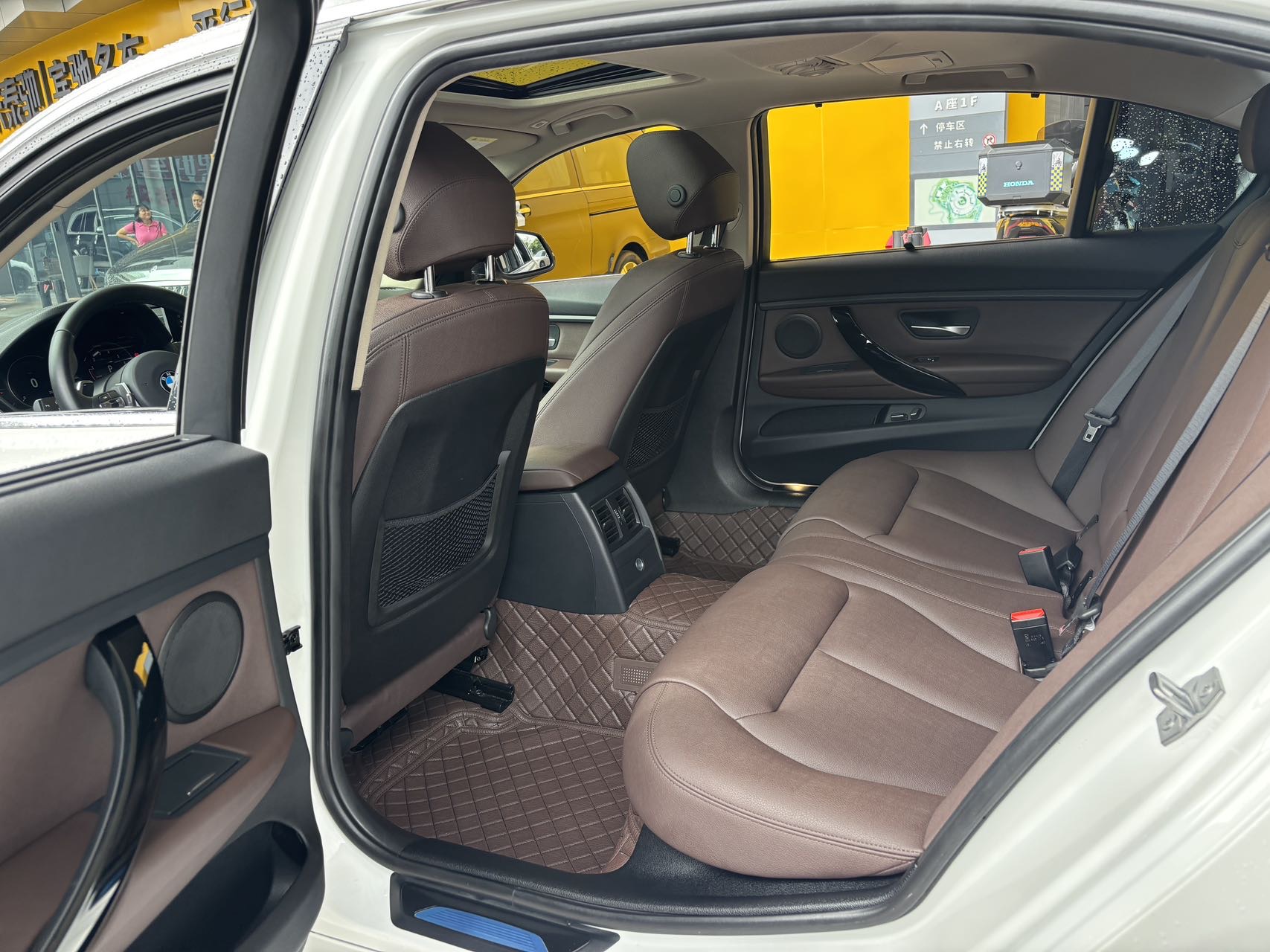 BMW 3 Series 2019 car image #7