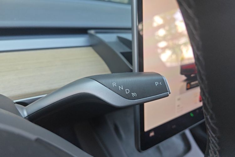 Tesla Model Y 2022 car image #14
