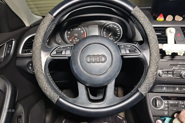 Audi Q3 2017 car image #12