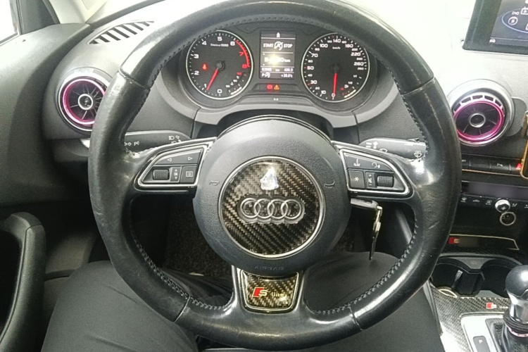 Audi A3 2015 car image #11