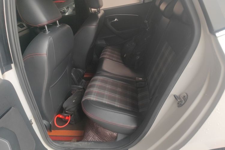 Volkswagen Polo 2017 car image #17