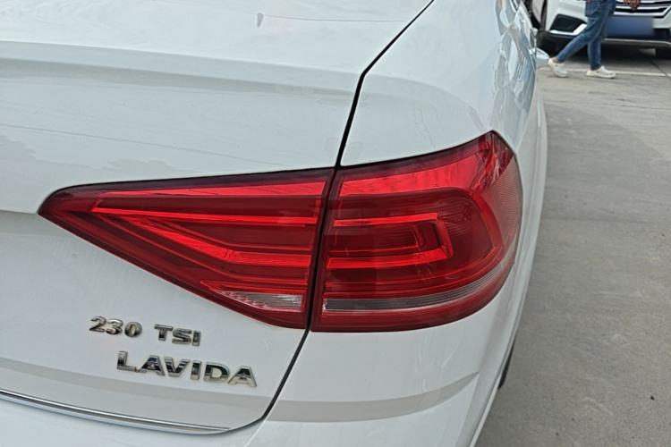 Volkswagen Lavida 2017 car image #8