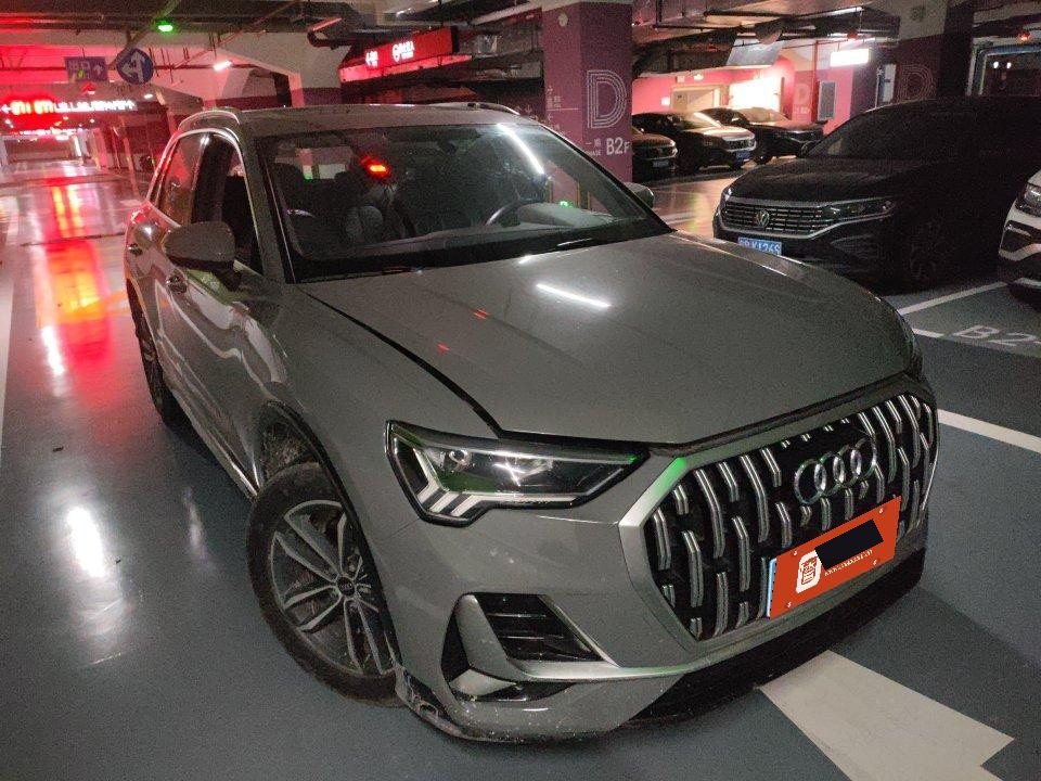 Audi Q3 2024 car image #2