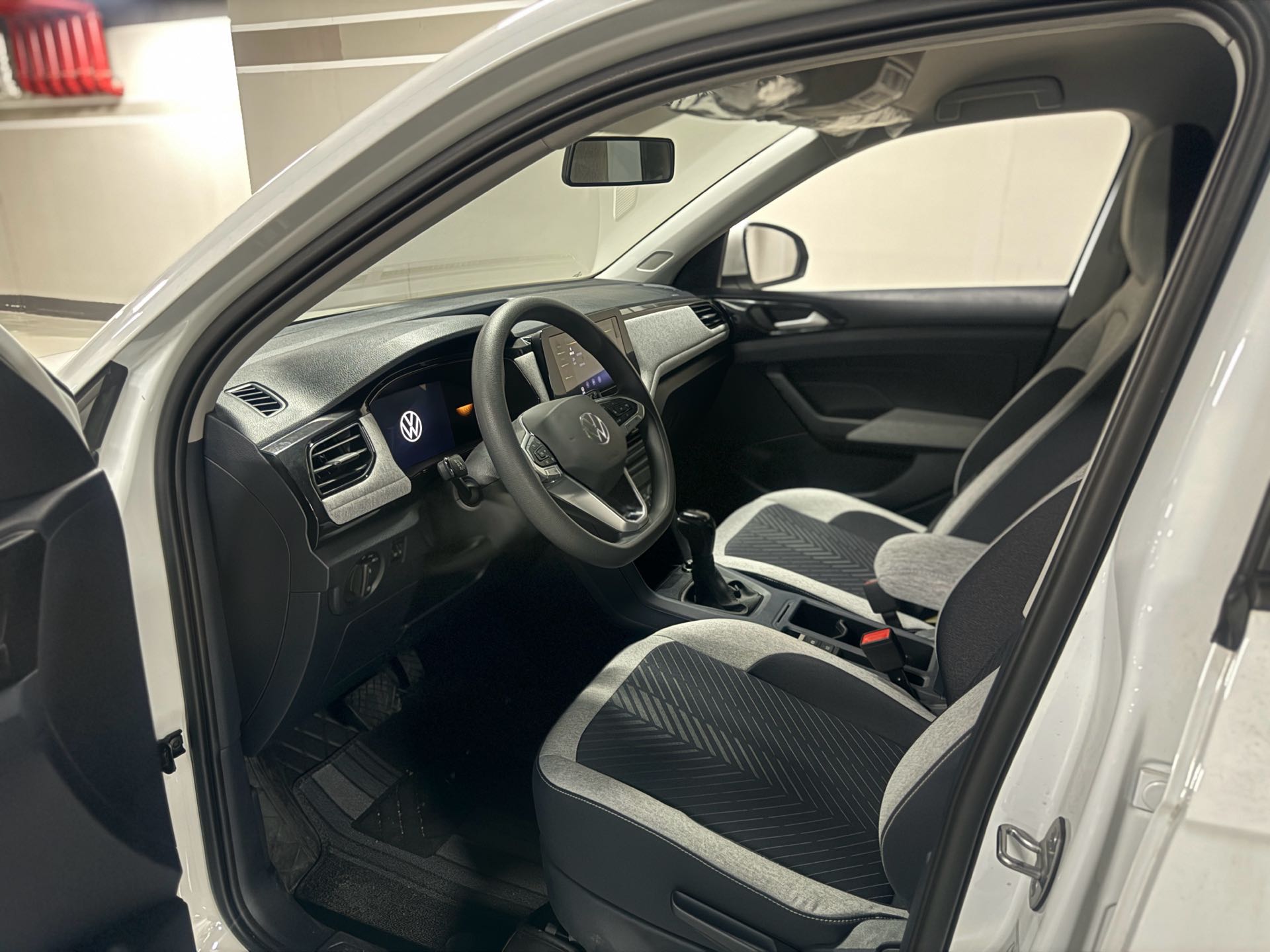 Volkswagen Tharu 2025 car image #5