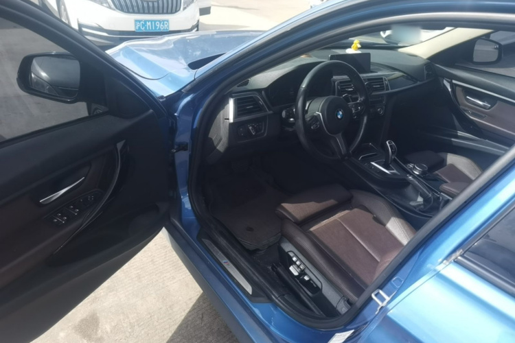 BMW 3 Series 2019 #16 BMW 3 Series 2019 car image #16