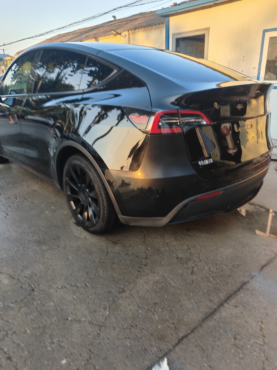 Tesla Model Y 2021 car image #9
