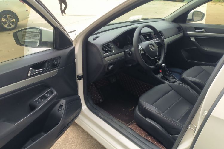 Volkswagen Lavida 2018 car image #16