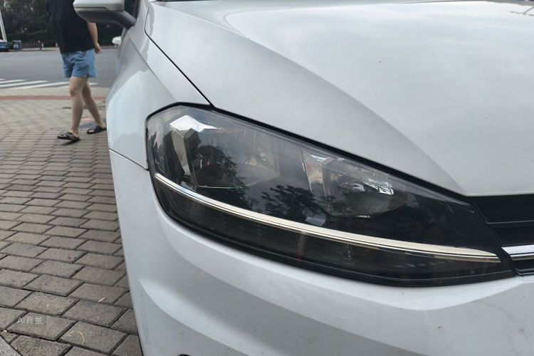 Volkswagen Golf 2018 car image #8