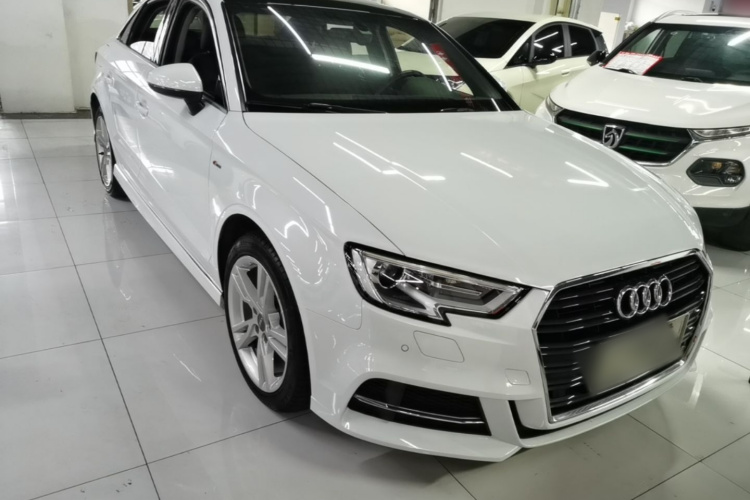Audi A3 2018 car image #3