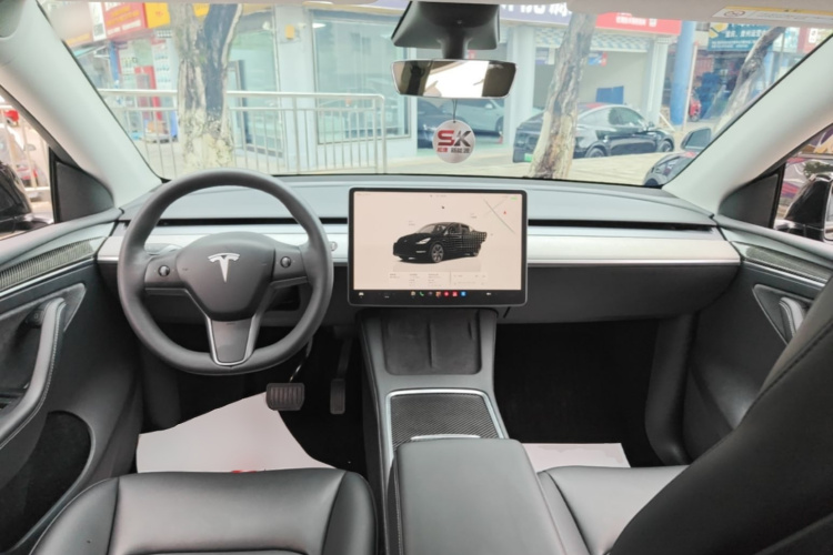 Tesla Model Y 2023 #10 Tesla Model Y 2023 immagine di auto #10