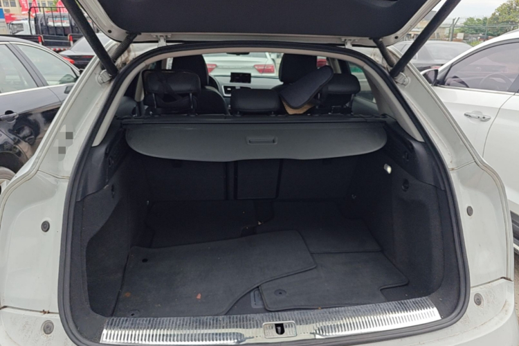 Audi Q3 2017 car image #21
