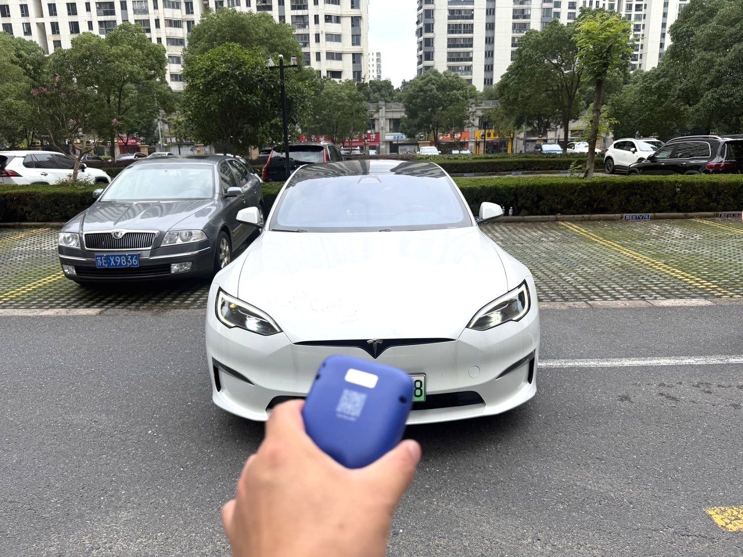 Tesla Model S 2023 car image #2