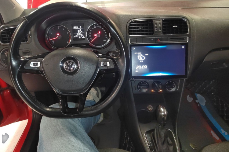 Volkswagen Polo 2017 car image #11