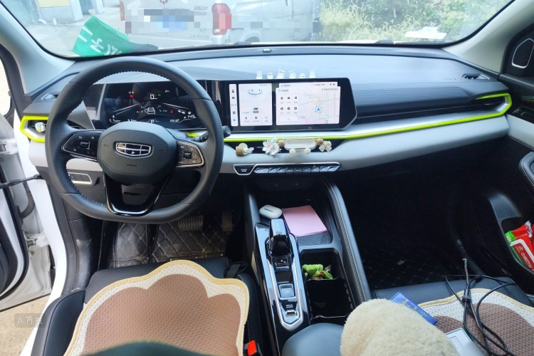 GEELY Coolray 2023 car image #11