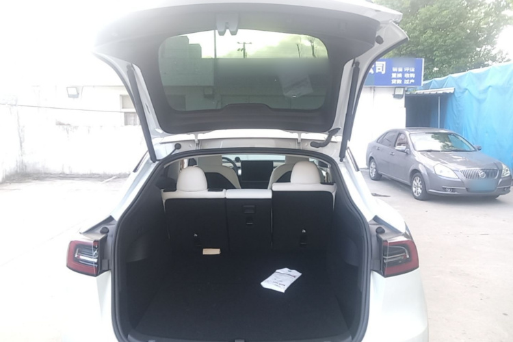 Tesla Model Y 2023 #19 Tesla Model Y 2023 car image #19