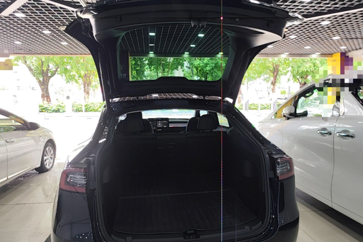 Tesla Model Y 2024 #19 Tesla Model Y 2024 car image #19