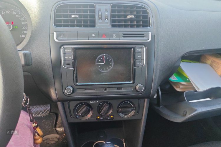 Volkswagen Polo 2018 car image #15