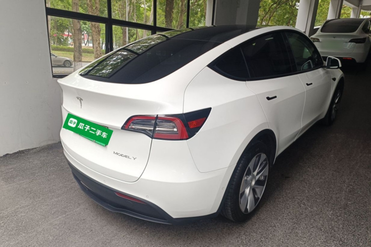 Tesla Model Y 2022 #5 Tesla Model Y 2022 car image #5