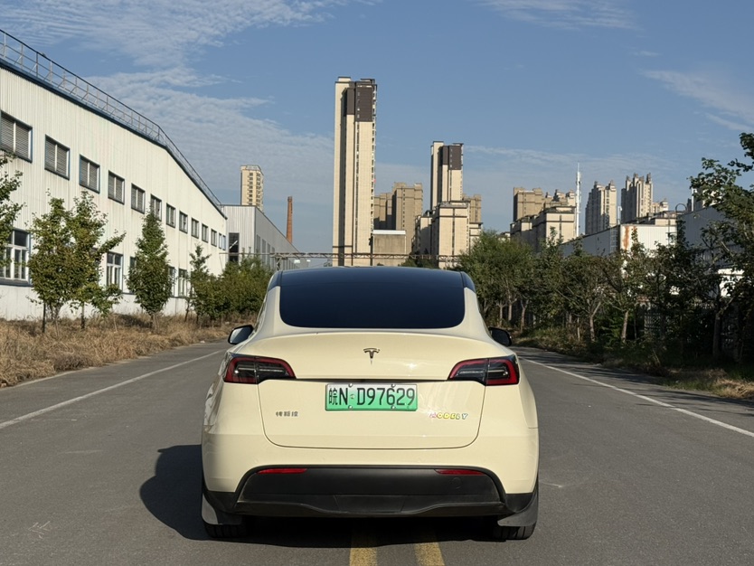 Tesla Model Y 2022 #8 Tesla Model Y 2022 car image #8