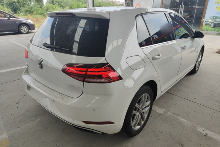 Volkswagen Golf 2018 car image #7