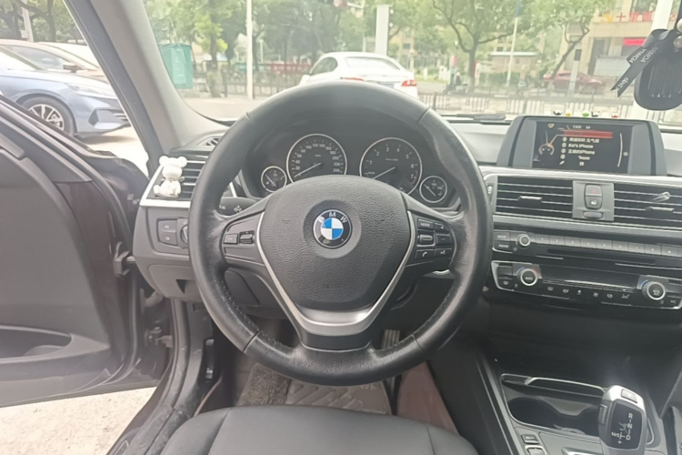 BMW 3 Series 2017 car image #11