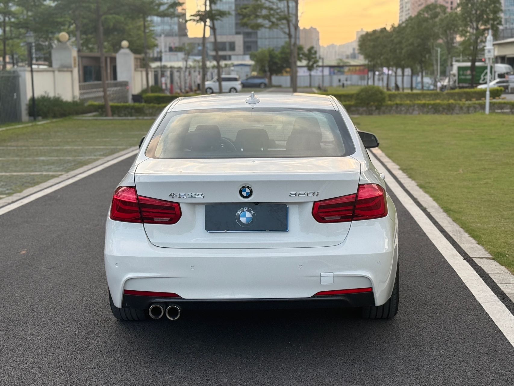 BMW 3 Series 2018 #8 BMW 3 Series 2018 car image #8