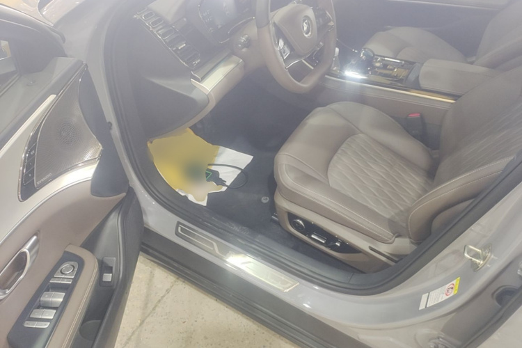 BYD Han 2025 car image #12