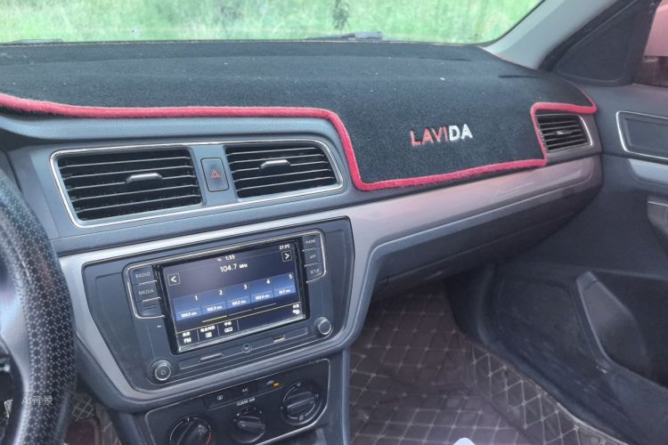 Volkswagen Lavida 2017 car image #15