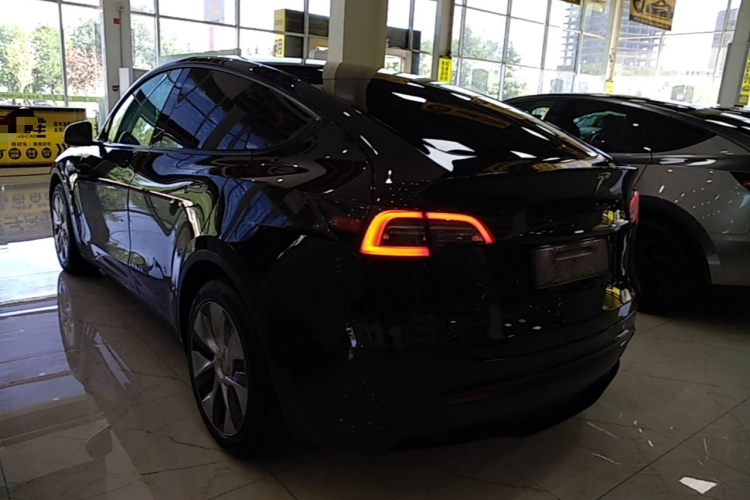 Tesla Model Y 2011 #7 Tesla Model Y 2011 immagine di auto #7