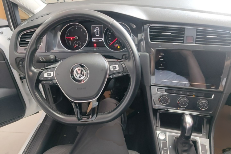 Volkswagen Golf 2020 #10 Volkswagen Golf 2020 car image #10