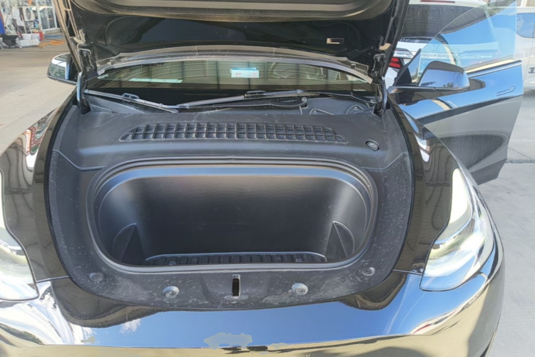 Tesla Model Y 2023 #20 Tesla Model Y 2023 car image #20