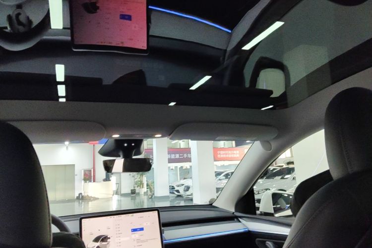 Tesla Model Y 2024 car image #18