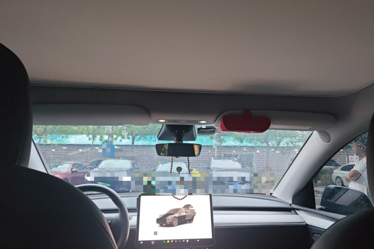 Tesla Model Y 2024 car image #20